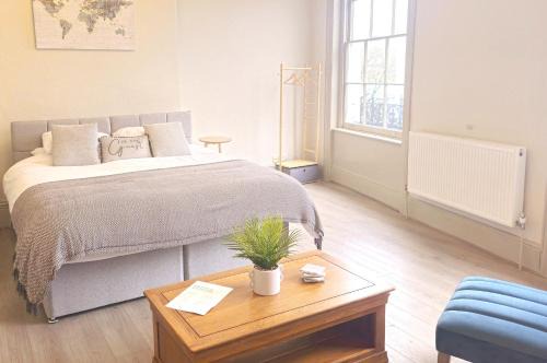 Cheltenham Hotel | Circus Bar