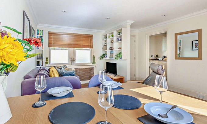 Upper Town House | Circus Mews - Sleeps 3, has its own parking bay.