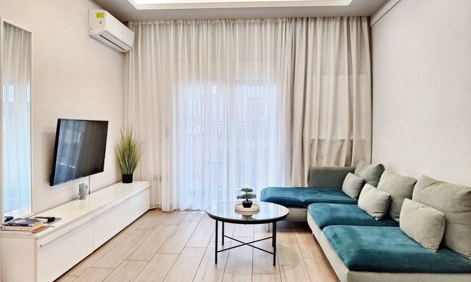 Thessaloniki Apartment | City Center Apartment with a Modern Breeze