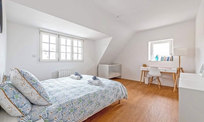 Roscoff House | City-center, typical "Breton" house by the harbor & beach