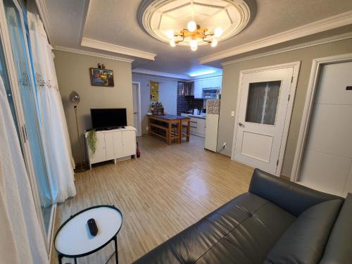 Dong-Gu Apartment | City Central & Cosy House