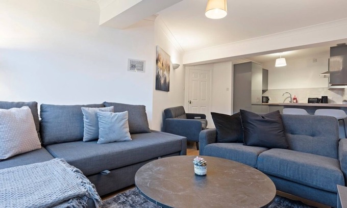 Leeds Apartment | City Centre - Free Parking - Elegant