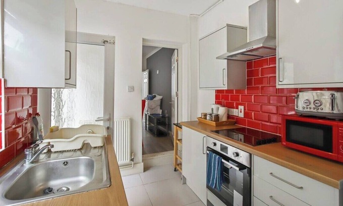 Maidstone Condo | City Centre Serenity: 1 Bed Flat | WiFi | Hot Tub