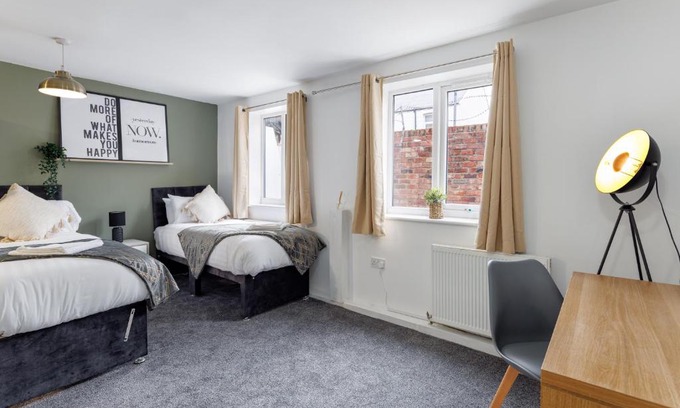 Middlesbrough Apartment | City Centre Studio 3 with Free Wifi and Smart TV by Yoko Property