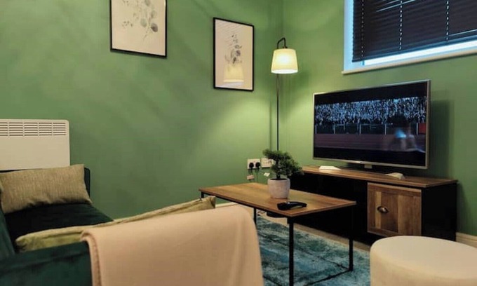Swindon Apartment | City Centred 2 Bed Flat- Sherpa Homes