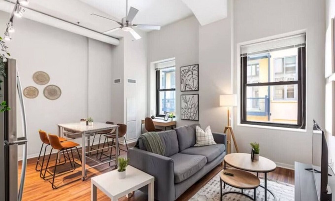 Downtown Cincinnati Apartment | City Club 2Bedroom Pool +Gym Walk to Carew Tower