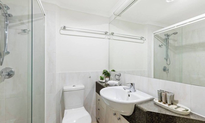 South Brisbane Apartment | City Haven, 2Bed/2Bath, Parking, Balcony