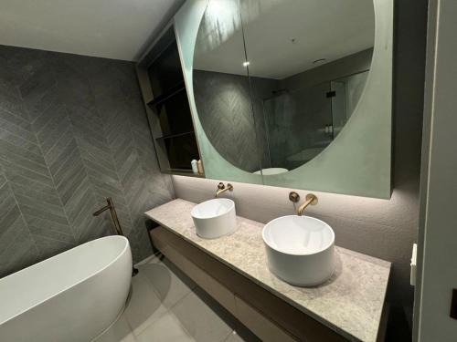 Port Melbourne House | City Meets Bay I Resort Style I 4-Level I Rooftop
