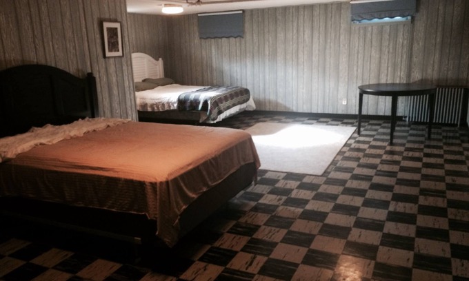 Mobridge House | City Park Location And Two Blocks From Downtown