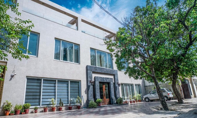 Gulberg Hotel | City View Hotel & Restaurant