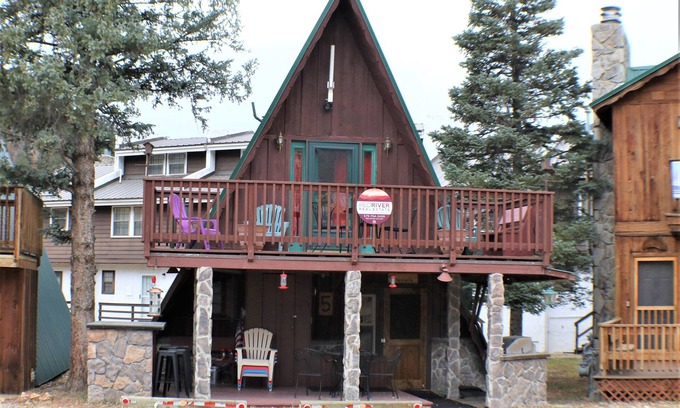 Red River Cabin | CJ A-Frame 5 - Pet Friendly - In Town - Ski In/Ski Out - Free WiFi - Cable - Gas