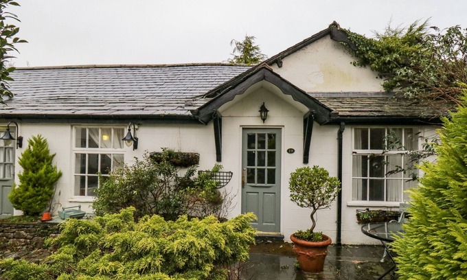 Dalton-in-Furness Other | CLARENCE HOUSE, pet friendly, with a garden in Dalton-In-Furness