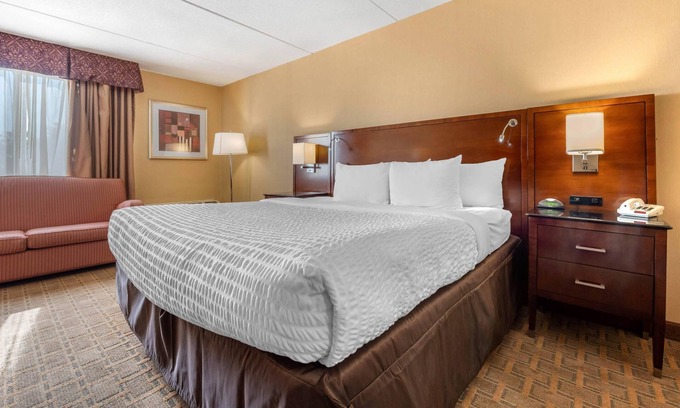 Dunkirk Hotel | Clarion Hotel Conference Center on Lake Erie