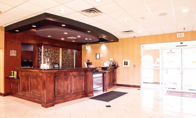 Elmhurst Hotel | Clarion Inn Elmhurst - Oak Brook near I-88, I-290, I-294