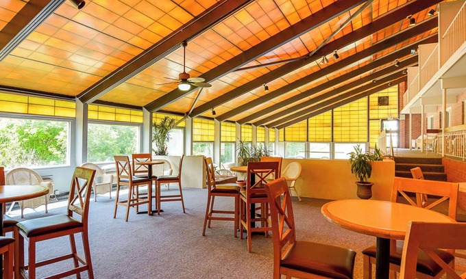Halltown Hotel | Clarion Inn Harpers Ferry - Charles Town