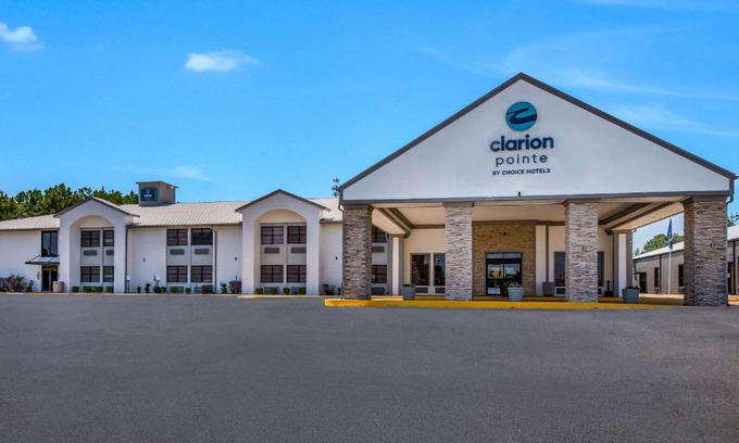 Marshall Hotel | Clarion Pointe Marshall