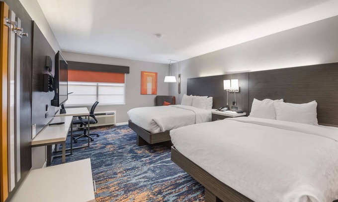 Marshall Hotel | Clarion Pointe Marshall