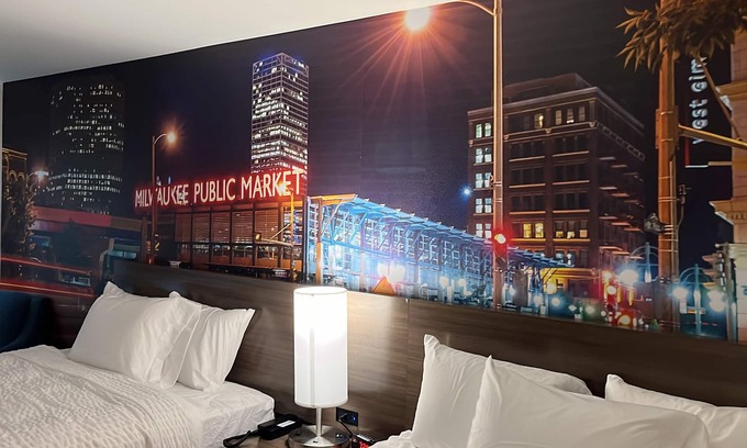 Milwaukee Hotel | Clarion Pointe Milwaukee Airport