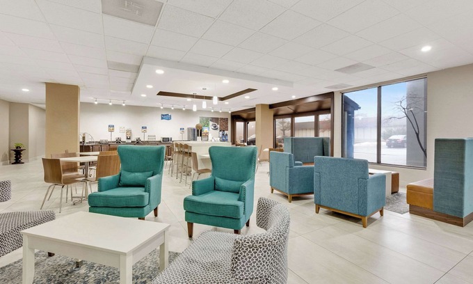 Erie Hotel | Clarion Pointe Near Erie Casino