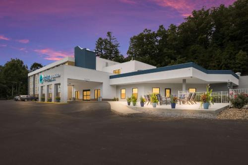 Sylva Hotel | Clarion Pointe Sylva near Cherokee Area