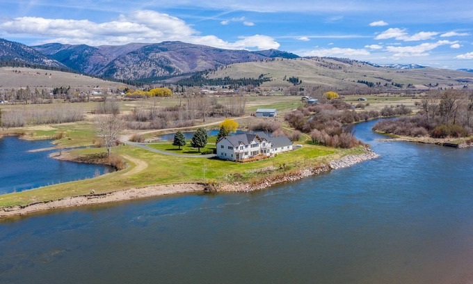 Frenchtown House | Clark Fork Riverfront Retreat 15 Minutes From Missoula! Special Events Venue!