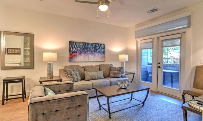 East End - Valley Street Apartment | Classic and Timeless Downtown Condo