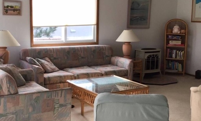 Barnegat Light House | CLASSIC BEACH HOME with HOT TUB!