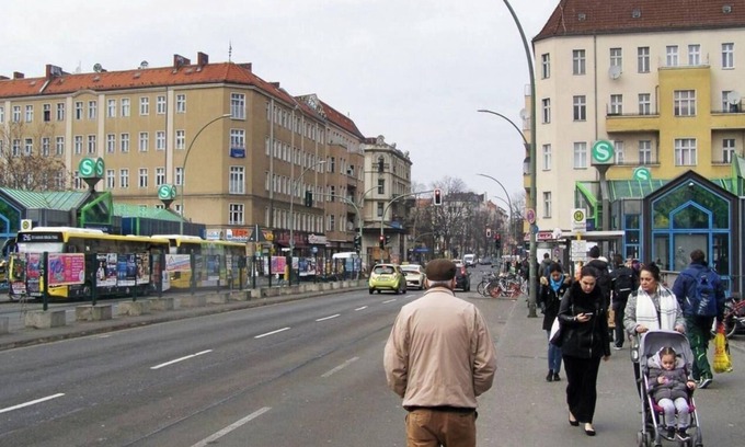 Neukoelln Apartment | Classic Berlin Charm Meets Modern Comfort – 5-Bedroom Group Apartment