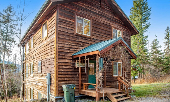 Bigfork Cabin | Classic cabin with gorgeous lake/mountain views, firepit & 2-story deck