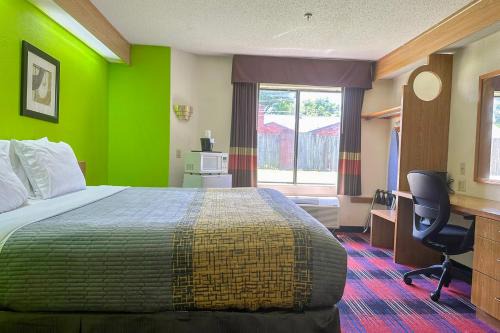 Parkway Village Hotel | Classic Inn By Townhouse American Way Memphis I 240