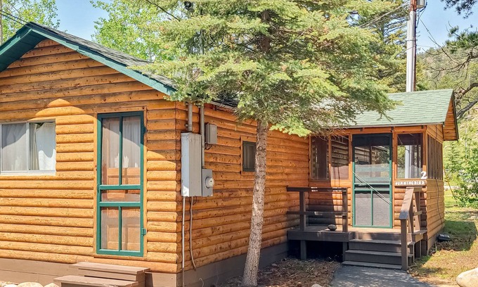 Estes Park Cabin | Classic Riverfront Family Cabin