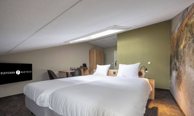 Schoorl Hotel | Classic Room Near Schoorl's Forests and Beaches with Indoor Swimming Pool