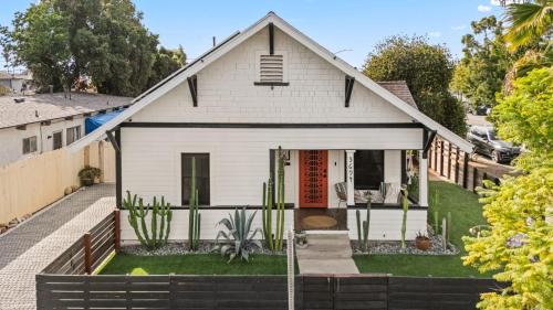 City Heights House | Classic San Diego Home w Outdoor Lounge Vintage Charm Casa Craftsman by Avantstay