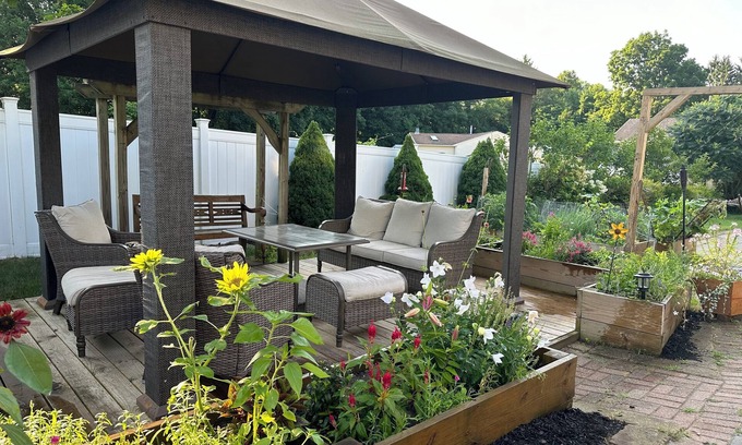 Saratoga Springs Other | Classic Saratoga Farmhouse walk to Broadway, close to track & SPAC