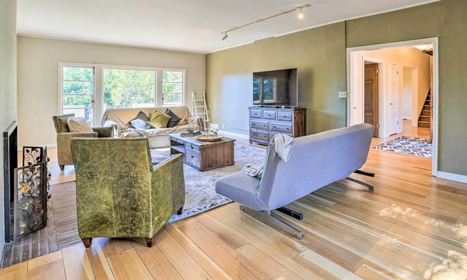 Berkeley Hills Cottage | Classy Berkeley Home w/ Views < 2 Mi to Dtwn!