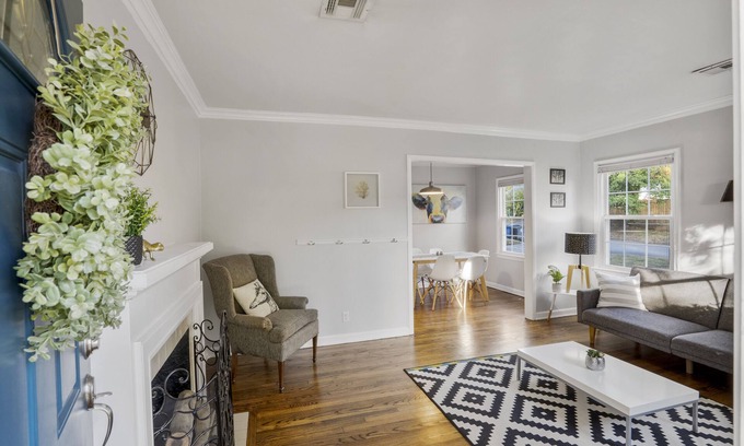Tulsa House | Clean and Stylish Home- walking distance to Tulsa Expo and Route 66.