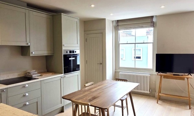 Colville Apartment | Clean and stylish one bedroom flat on Portobello Road