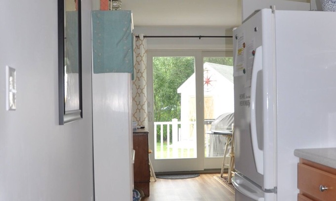 Rockland Apartment | Clean Bright Quiet Apartment