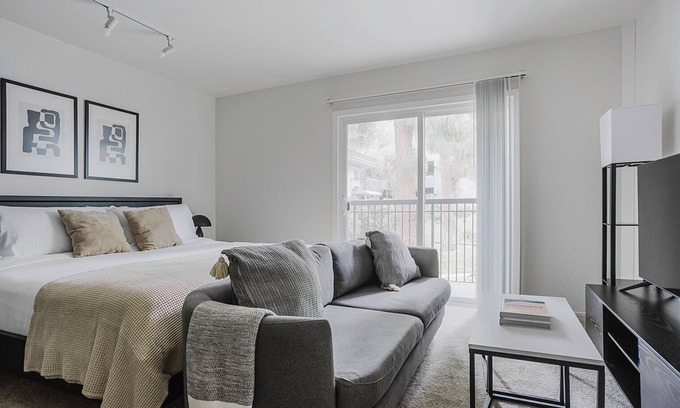 Los Angeles Apartment | Clean Burbank 1BR, Fully Furnished & Equipped, by Blueground