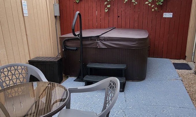 Twin Falls House | Clean, Cozy & Comfortable! - HOT TUB Hideaway!