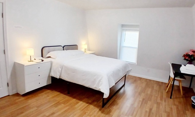 New London Apartment | Clean room w/Queen bed/exclusive bathroom. Free Wifi free parking self check in