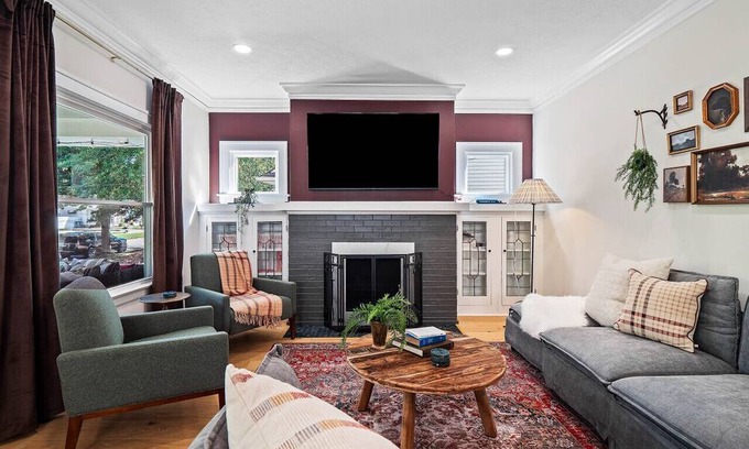 Kamm's Corners House | Cleveland Retreat|4BR|Game Room|Sleeps 9