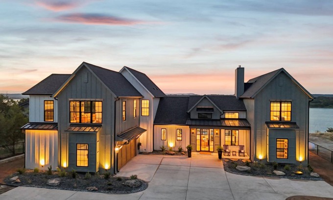 Palo Pinto County House | Cliff Haven 2.0: 6-7 Bdrm/6 Bath w/pool/hot tub, and game garage
