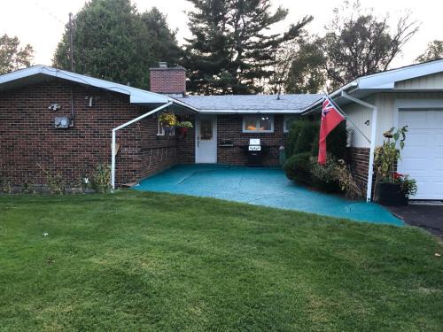 Algoma District House | Cliff’s Place