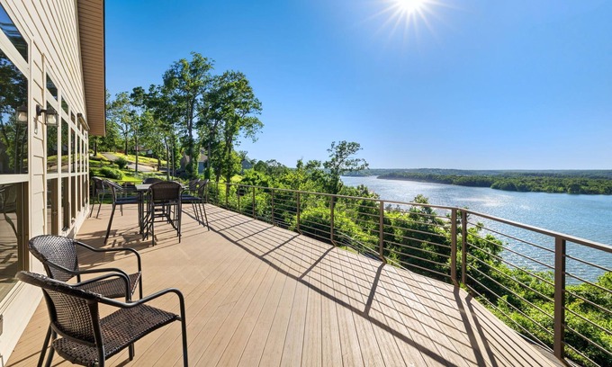 Rogers House | Cliff View- Amazing Lake & Sunset Views-Pool Table