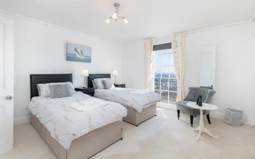 Cowes House | Cliffhanger 18 Castle Road