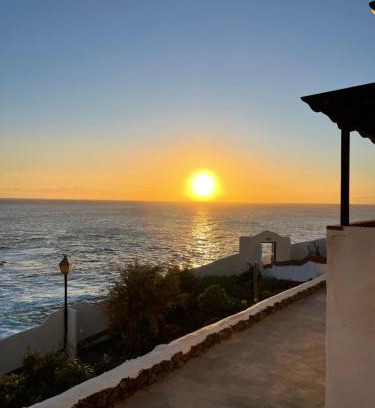 Galdar House | Cliffs Edge