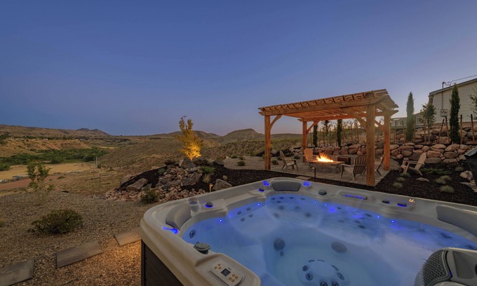Toquerville House | Cliffside Modern Villa ~ Hot Tub/Stunning Views