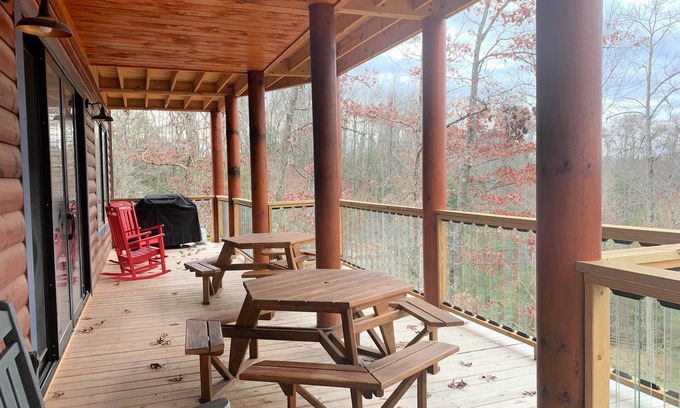 Rogers Cabin | Cliffview Wilderness Luxury Cabin - Cliffview resort