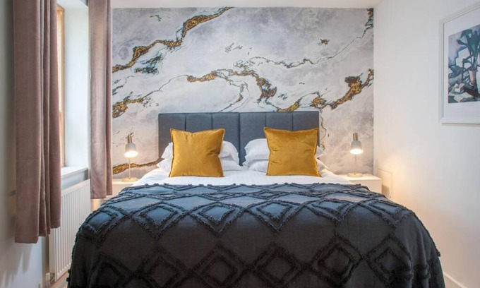 Clifton House | Clifton Jewel - 4 bed townhouse with parking. MyCityHaven